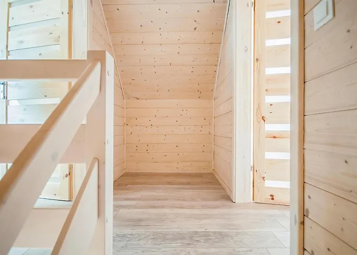 2 Bedroom Amazing In Semesterbostad Sarbinowo