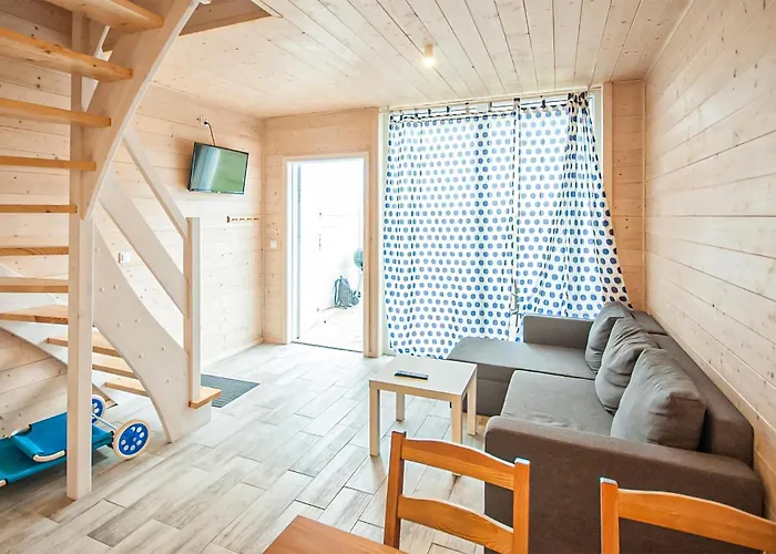 2 Bedroom Amazing In Semesterbostad Sarbinowo